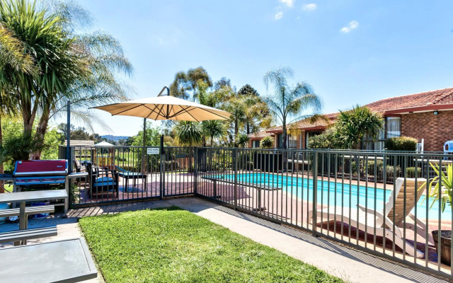 Hume Country Motor Inn