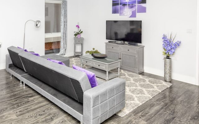 Luxury Bedford Riverside Apartment