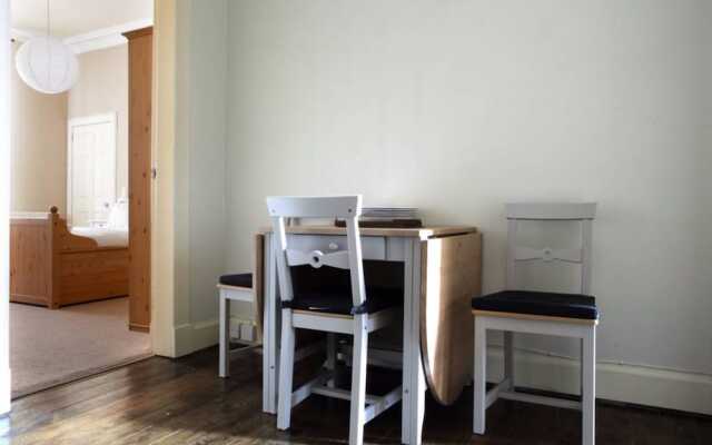 2 Bedroom Apartment With Free Parking