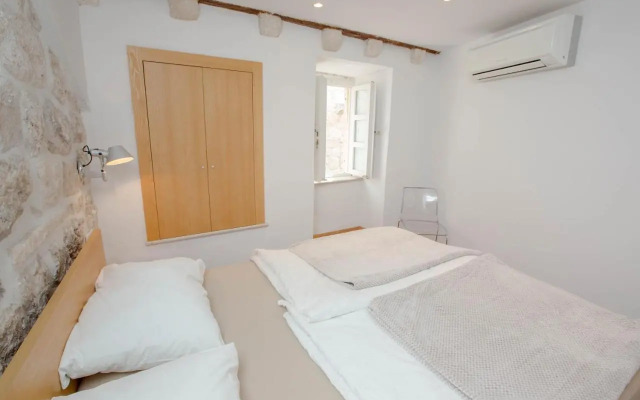 Apartment Sorta
