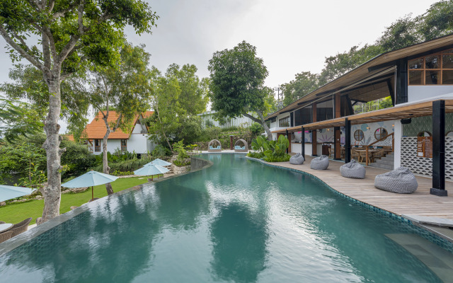 Deep Roots Dive & Yoga Resort