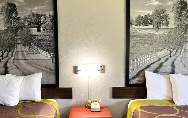 Super 8 by Wyndham Vincennes