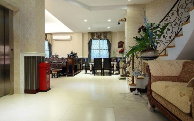 Textile Girl Romantic Homestay