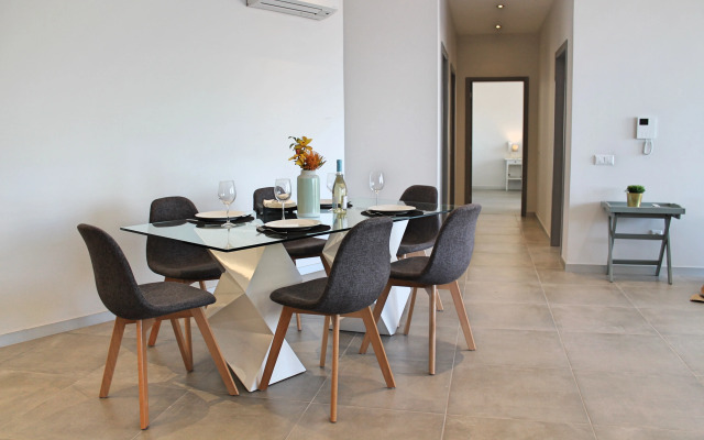 Beautiful modern villa, A/C, heated pool, sea-view | Calheta Charm