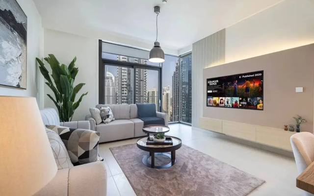 Burj Crown Lux Apartment by Dubai Mall