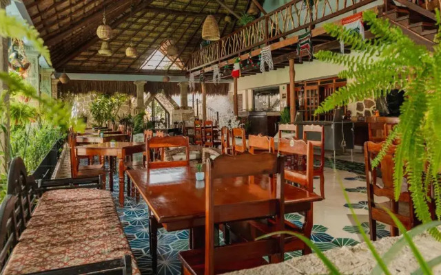 hotel y hostal nojoch che