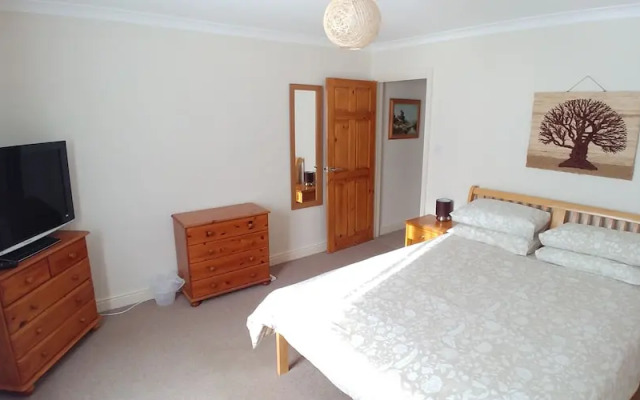 Spacious 3-bedroom House With Superfast Wi-fi