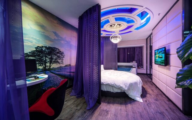 Wuhan Nine-tailed Fox Art Hotel
