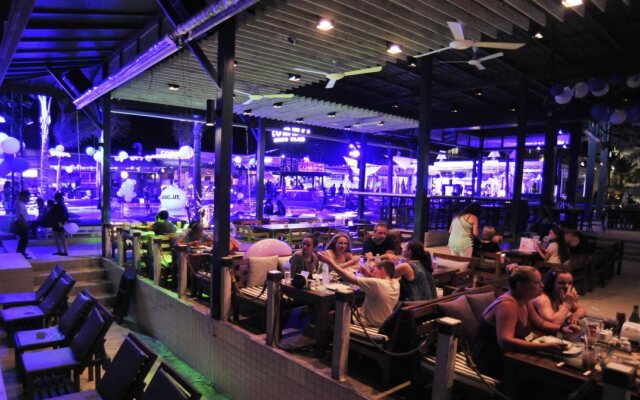 Combo Beach Hotel Samui