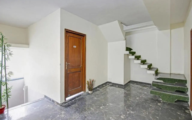 Oyo Flagship 703124 Hotel The Royal