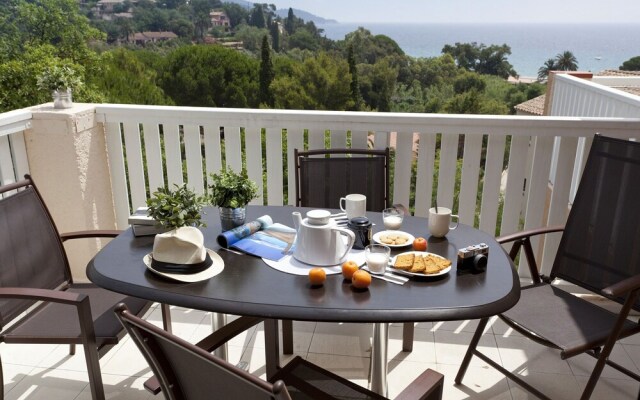 Attractive Apartment With Dishwasher, in Cozy Coastal Town