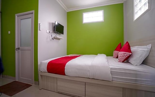 Vaccinated Staff - OYO 948 Vivi Residence Syariah II