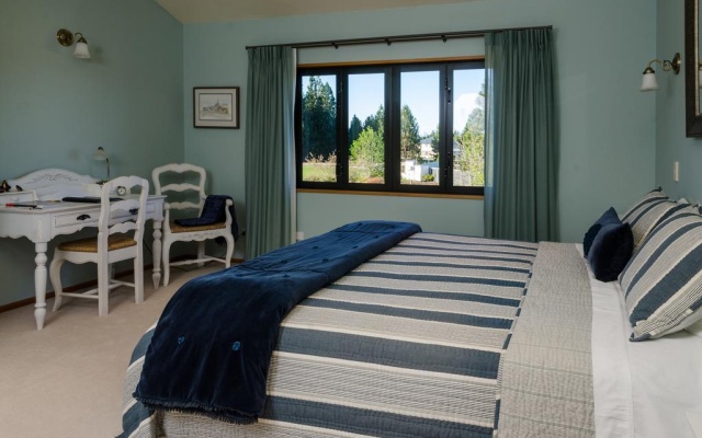 Heartland Lodge – Guest Rooms – Twizel