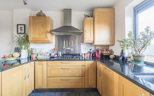 Bright Islington Apartment with Spectacular Views