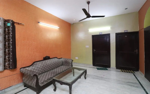 OYO 16146 Royal Guest House