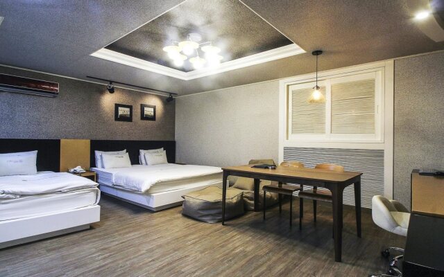 Bluemore Motel
