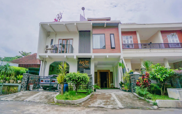 OYO 90319 Angler Guest House Malang