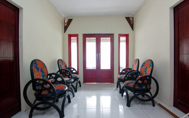 Joglo Guest House Syariah by OYO Rooms