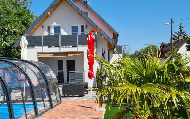 U8 apartmanház