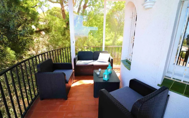 Spacious Apt. With Barbecue in Roses