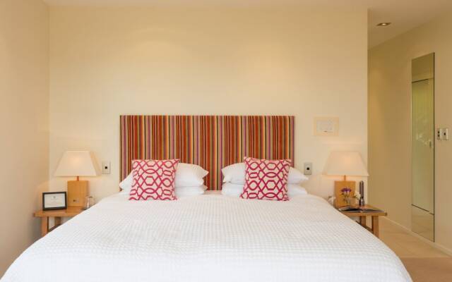 Te Koha Lodge - Adults Only