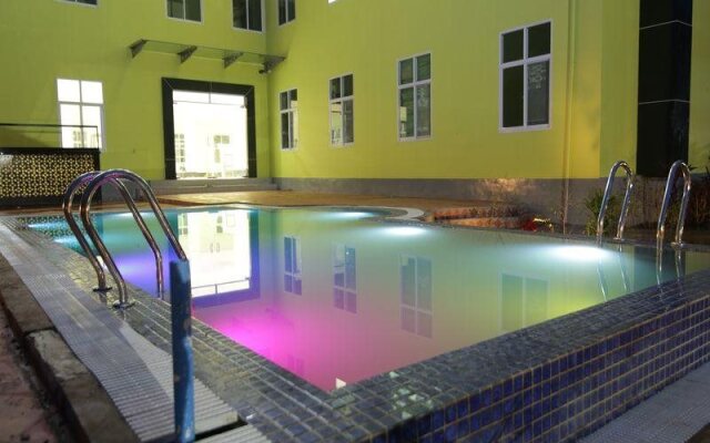 Deluxe Hotel
