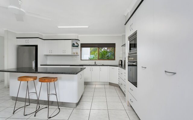 Roydon Beachfront Apartments