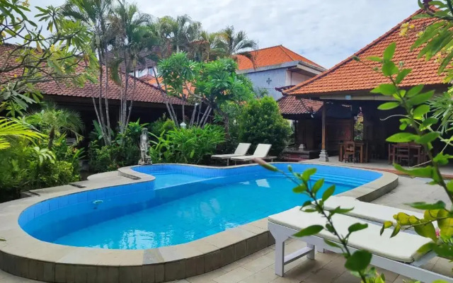 Adus Beach Inn