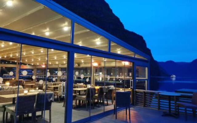 Flam Marina And Apartments