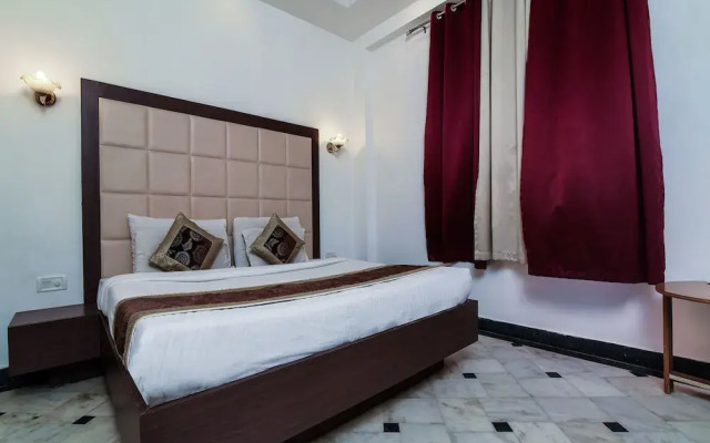 OYO 16359 Optimum Sheela Inn