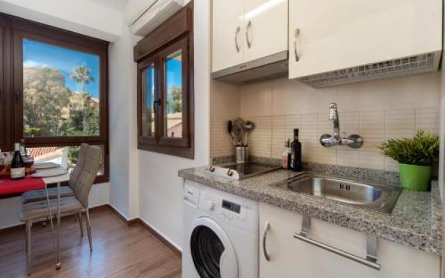 Apartamento con terraza y piscina junto a la playa