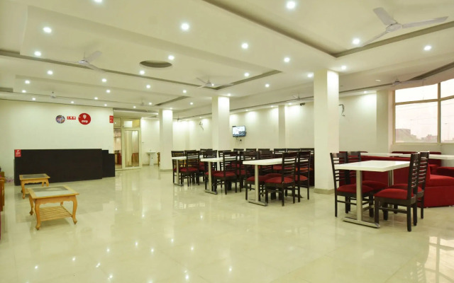 OYO 7372 Platinum Inn