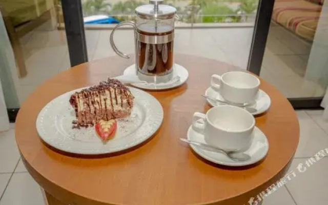 Ela Beach Hotel & Apartments