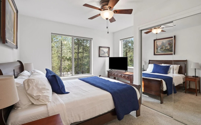 Super Coop 5 Bedroom Home by RedAwning, Bend