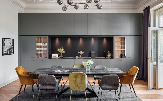 MN6 Luxury Suites by Adrez Living