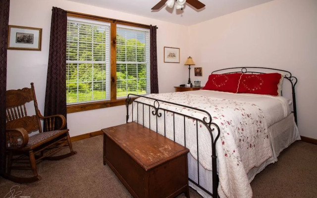 The Old Lantern Inn and Barn