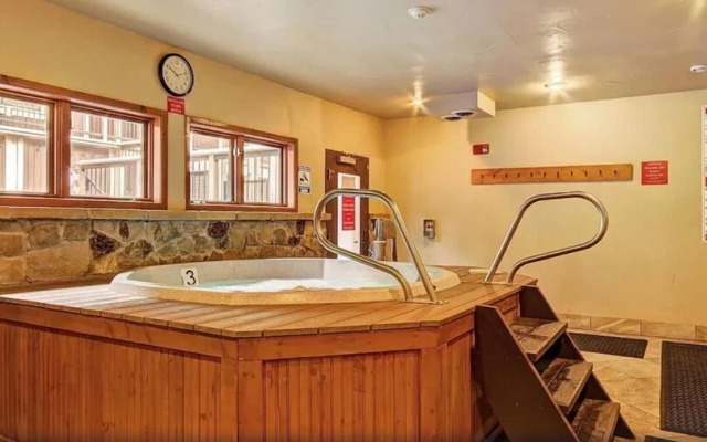 Tyra Riverbend 111 Condo by RedAwning