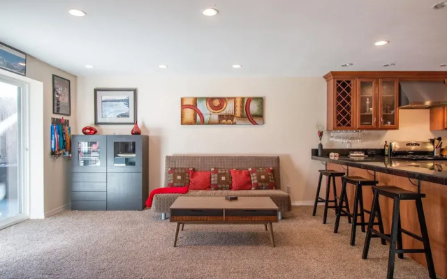 Northern Daylights 1 Bedroom Home by RedAwning
