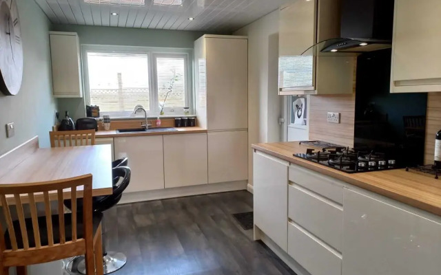 Charming Wentworth Lodge With Countryside Views