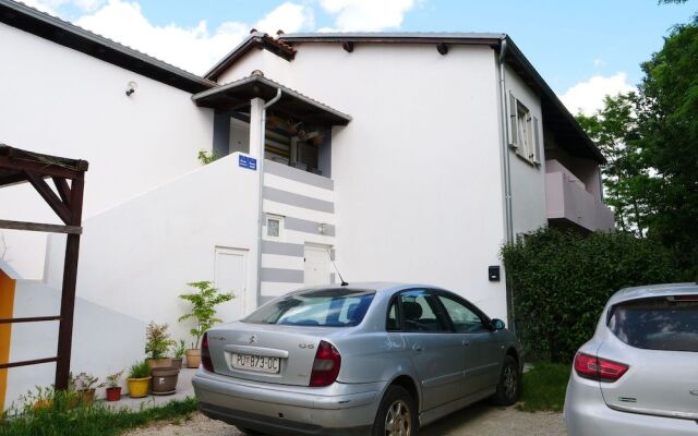 Apartment and Rooms Vilma