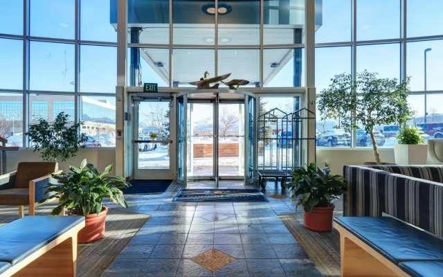 Dimond Center Hotel