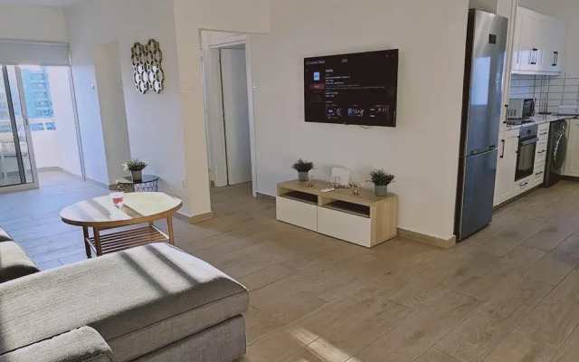 01 LIM - Stay Sky Apartment