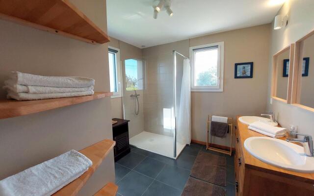 Breton holiday home in a quiet location near the beach