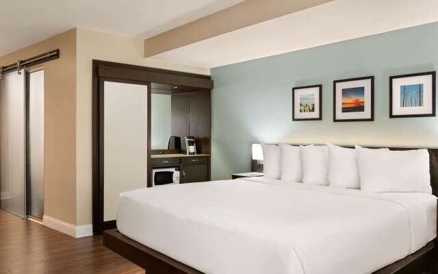 Wyndham Newport Hotel