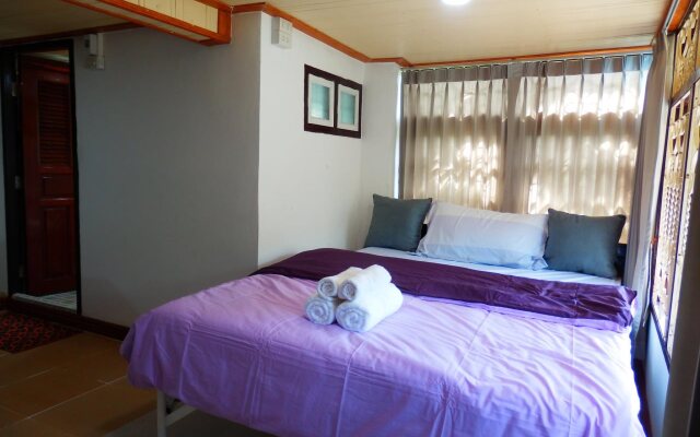 Green Riverside Homestay