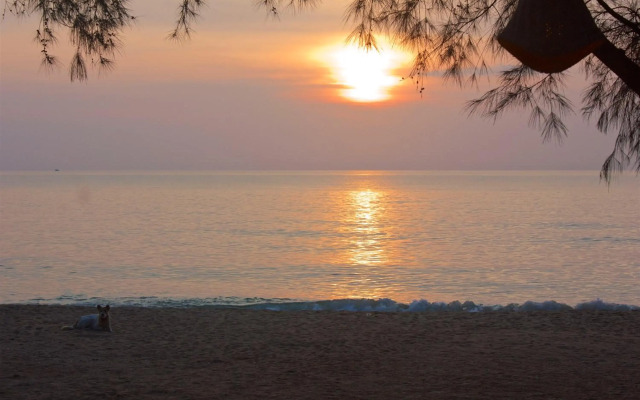 Mumsa Beach Resort & Restaurant