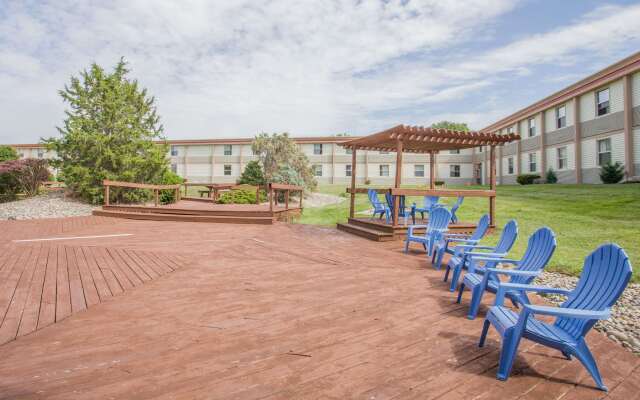 Ramada by Wyndham Angola/Fremont Area