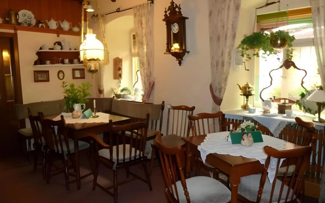 Alte Weinstuben Steinfelder Hof