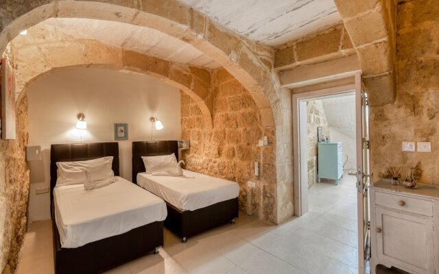 Ta'patee Pool Farmhouse in Gozo