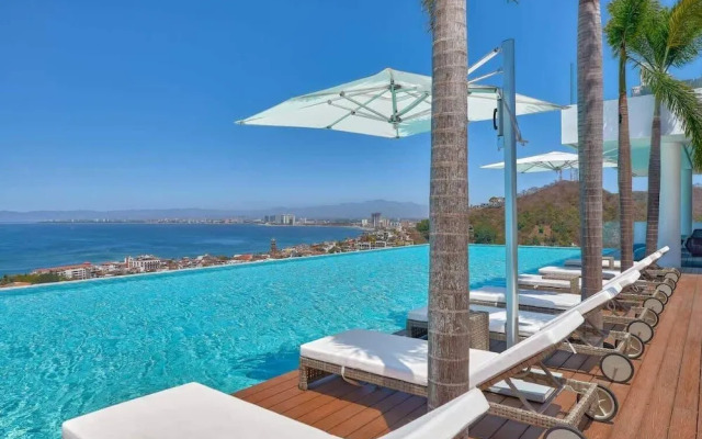 Soho PV Stunning Views Luxury Heated Rooftop Pool